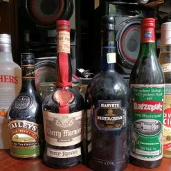 Vendora καβα . συλλογη λικερ για κοκτεηλ επωνυμα Vintage μερικα . εμειναν κλειστα .... παλαιωμενα αλκοολουχα .