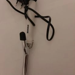 Vendora Σιδερο μαλλιών ολοκάινουργιο 8 ευρώ- Στο κουτί του δεν έχει χρησιμοποιηθεί ποτέ