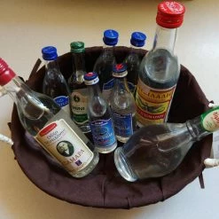 Vendora Ποκιλια απο Ουζακια μεσα σε ψαθινο καινουριο καλαθακι