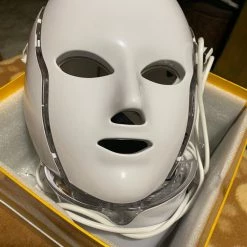 Vendora Μάσκα φωτοθεραπείας με LED (χωρίς επικίνδυνες UV),7 χρωμάτων με λαιμο.Βοηθαει την παραγωγή κολλαγόνου,πετυχαίνει συσφιξη,αραιωνει λεπτές γραμμές, εχει αντιβακτηριδιακη δραση.100% ασφαλής.καινουργια