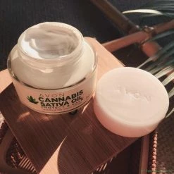 Vendora Κρέμα προσωπου με έλαιο κάνναβης