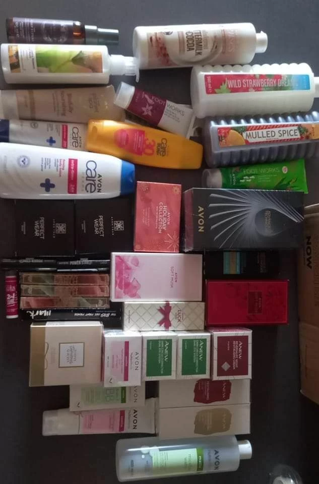 Vendora Avon καλλυντικά από 2€-15€