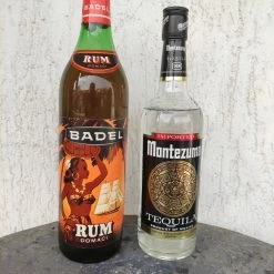 Vendora Δύο μπουκάλια ποτών των '60s (Ρούμι και Τεκίλα) 20€ και τα δύο μαζί!