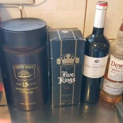 Vendora Οινοπνευματώδη Ποτά Διάφορες μαρκες. Πωλούνται όλα σφραγισμένα