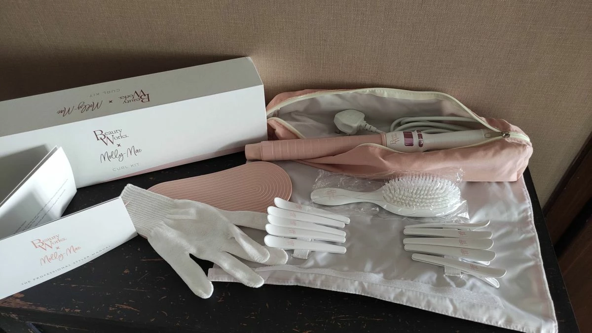 Vendora BEAUTY WORKS X MOLLY-MAE ΨΑΛΙΔΙ ΚΑΙΝΟΥΡΓΙΟ ΓΙΑ ΜΠΟΥΚΛΕΣ