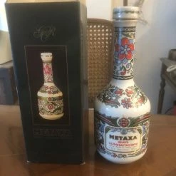 Vendora Metaxa κονιάκ απόσταγμα σε πορσελάνινο βαζο