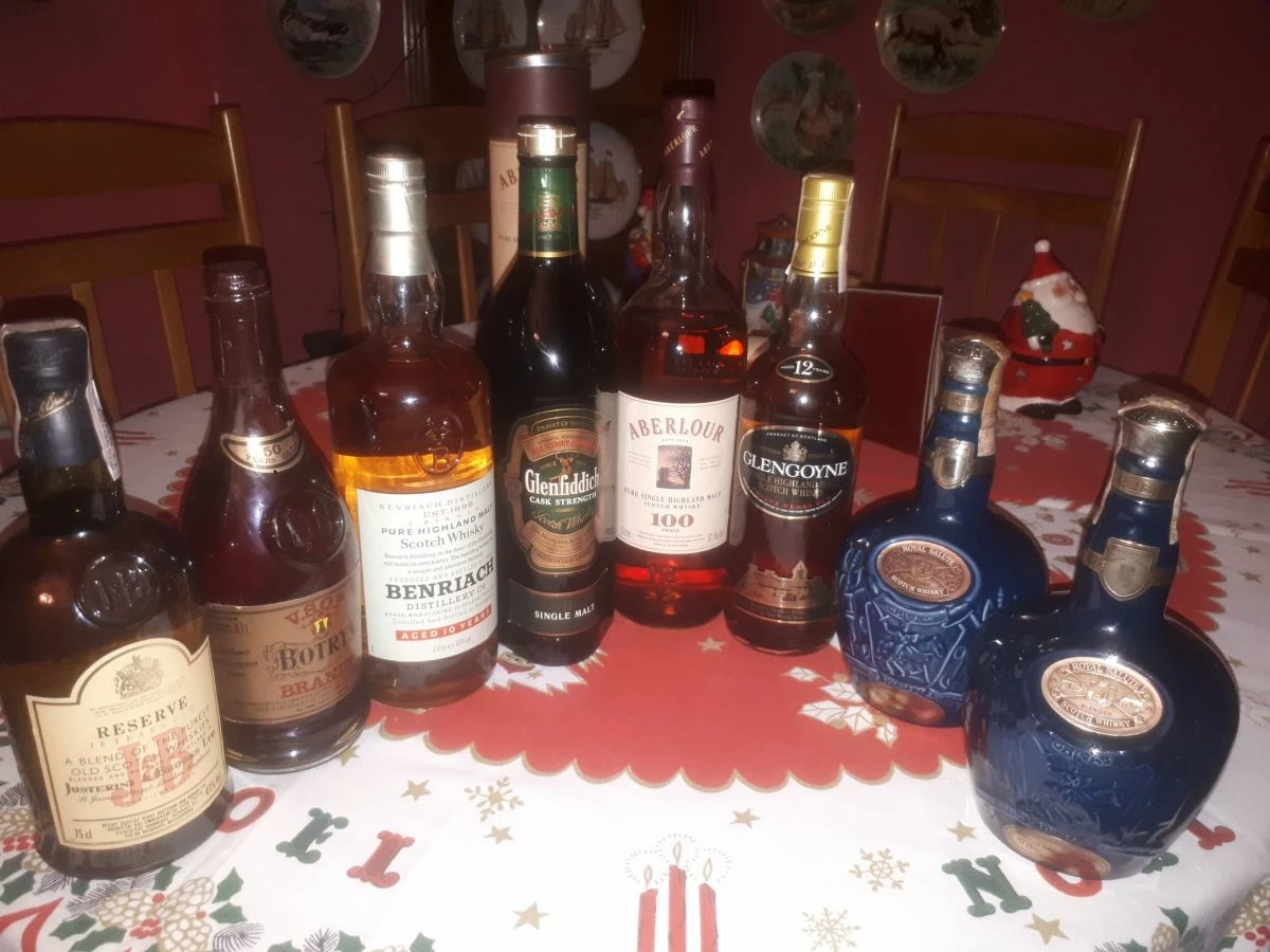 Vendora 8-ΠΟΤΑ (7-ΟΥΙΣΚΙ & 1-ΜΠΡΑΝΤΥ)